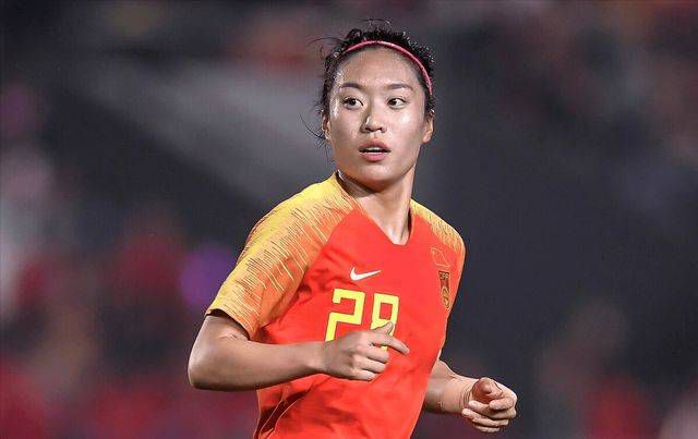 同时，针对被砸车主杨某占道停车的违法行为，朝阳交通支队已依法予以行政处罚。