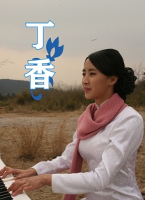 GaGa换多套造型登台，与裸身猛男抱住玩下腰，身姿柔软。